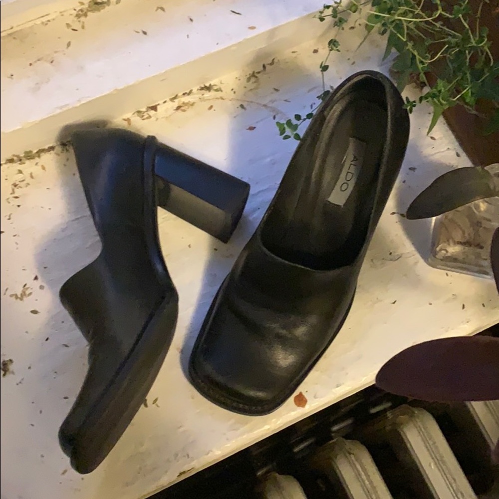 Vintage 90s square toe leather pump